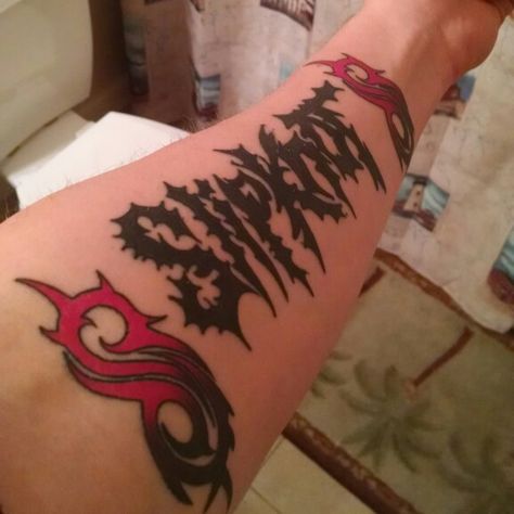 My Slipknot Tattoo!!! Courtesy of Iron Mountain Tattoo, Redding Ca and Myles S. !!! Mudvayne Tattoo, Tattoo Ideas Metalhead, Maggot Tattoo, Metal Head Tattoos, Metalhead Tattoo Ideas, Nu Metal Tattoo, Slipknot Symbol, Slipknot Tattoo Ideas, Metal Band Tattoos