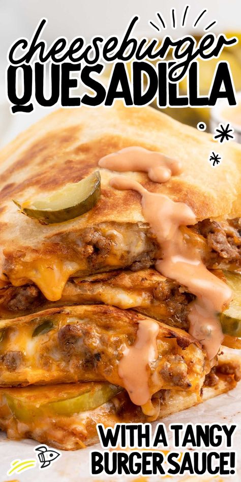 Cheeseburger Quesadilla Recipe, Cheeseburger Quesadilla, Quesadilla Burgers, Cheesy Burger, American Burger, Smash Burger Recipe, Cheeseburger Recipe, Quesadilla Recipe, Soft Tacos