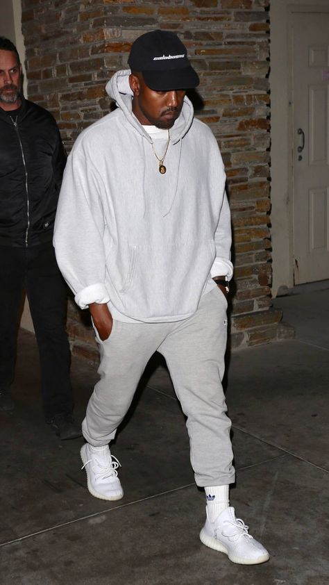 Kanye West Outfits Street Styles, Kanye Style, Yeezy Style Mens, Kanye West Streetwear, Kanye Black Outfit, Kanye West Outfits 2022, Kanye West Style Outfits, Kanye West 2016 Style, Kanye West Wearing Yeezy