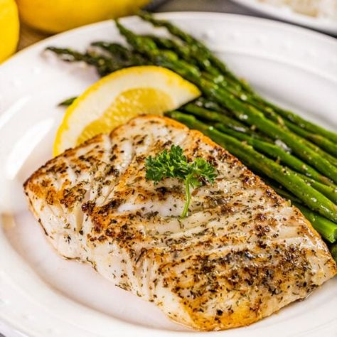 Sauteed Fish Recipes, Tile Fish Recipe, Fish Recipes Pan Seared, Pan Seared Fish, Ways To Cook Fish, White Fish Recipes Healthy, Sauteed Fish, Frying Pan Recipes, Flounder Recipes