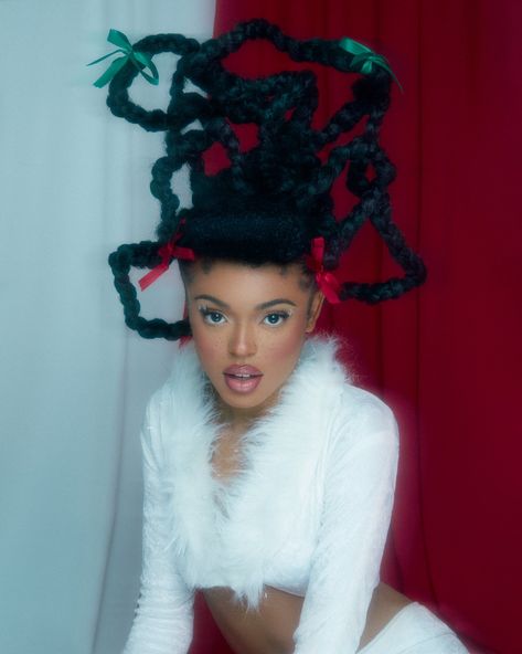 sie on Twitter: "Cindy Lou but make it black ❤️… " Different Hair Braids, Cindy Lou Hair, Winter Hat Hairstyles, Who Hair, Cindy Lou Who Hair, Whoville Costumes, Cindy Lou Who Costume, Neurology Art, Rave Looks