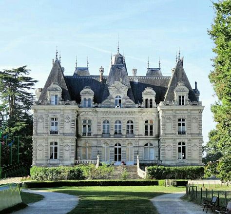 Chatue House, French Chateau Exterior 18th Century, Victorian Chateau, 1800s Mansion, Parisian Chateau, French Chateau Exterior, 1920s Mansion, European Mansion, Mansion Castle