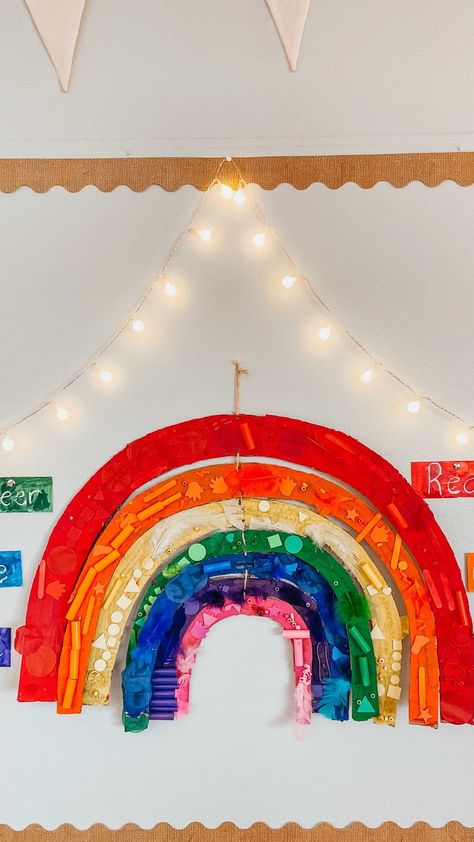 Rainbow Collaborative Art, Collaborative Preschool Art, Rainbow Collage Preschool, Rainbow Prek Craft, Preschool Collaborative Art, Collaborative Art Projects For Preschool, Rainbow Process Art For Toddlers, Rainbow Art Kindergarten, Rainbow Display Classroom