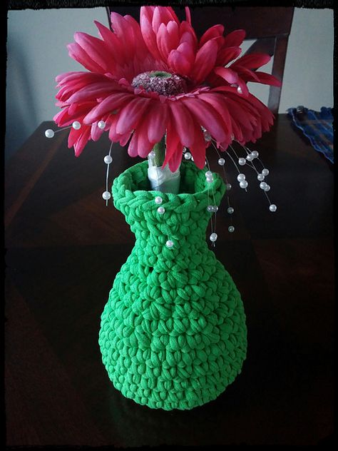 Crochet Vase, Plastic Bag Crochet, Vase Pattern, Crochet T Shirt, Crochet T Shirts, Crochet Leaves, Crochet Fall, Crochet Bunny, T Shirt Yarn