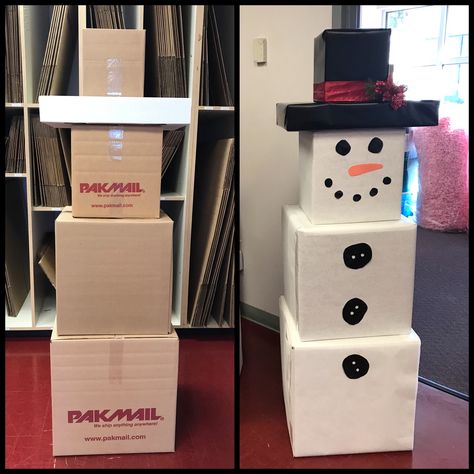 Snowman made from cardboard boxes! Easy Peasy and SO CUTE! perfect Christmas decor Christmas Hashtags, Creative Snowman, Xmas Inspiration, Christmas Creative, Snowman Christmas Decorations, Snowman Christmas Ornaments, Creative Decoration, Office Christmas Decorations, Christmas Classroom