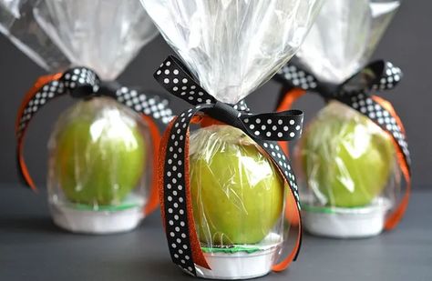 Dinner Table Diy, Thanksgiving Table Favors, Thanksgiving Gifts Diy, Thanksgiving Table Settings Diy, Diy Thanksgiving Centerpieces, Thanksgiving Gift Ideas, Fall Party Favors, Thanksgiving Party Favors, Thanksgiving Favors