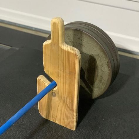 DIY Deadlift Jack. Seams simple enough to build. Would you use this? DIY Keven Via insta user:@spitzfitness Deadlift Jack, Diy Fitness, Diy Gym Equipment, Fitness Content, Diy Gym, Diy Workout, Gym Equipment, Gym