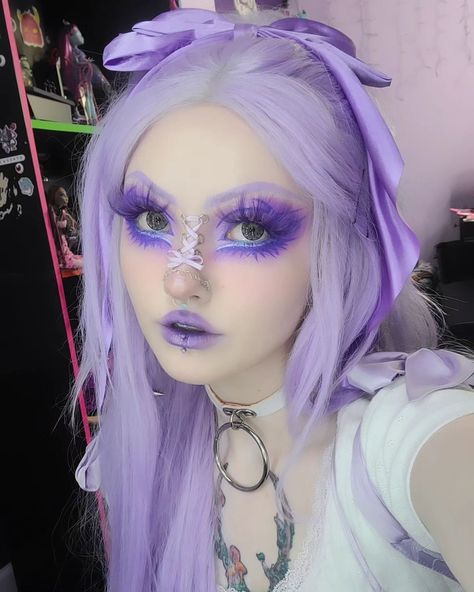 Your average purple lover 💜 | Instagram Halloween Purple Makeup, Colorful Emo Makeup, Purple Clown Makeup, Purple Hair Makeup, Purple Face Paint, Fun Makeup Looks, Kawaii Makeup Aesthetic, Pastel Goth Makeup, Purple Makeup Looks