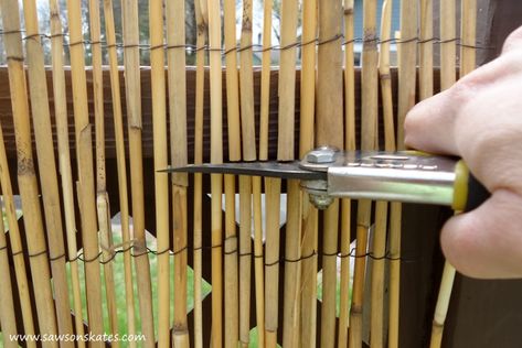 Bamboo Roll Fencing, Diy Bamboo Privacy Screen, Reed Fencing Ideas, Diy Bamboo Fences, Diy Privacy Fence Ideas, Bamboo Privacy Screen, Bamboo Screening Fence, Lattice Privacy Fence, Bamboo Privacy Fence