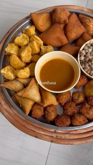 n6.5 on Instagram: "Swahili breakfast from @mombasa_food 🤤🤤🤤" West Indian Food Caribbean, Swahili Food Kenya, Swahili Breakfast, Somali Food Recipes, Djibouti Food, Mombasa Food, Somali Breakfast, Malian Food, Mali Food