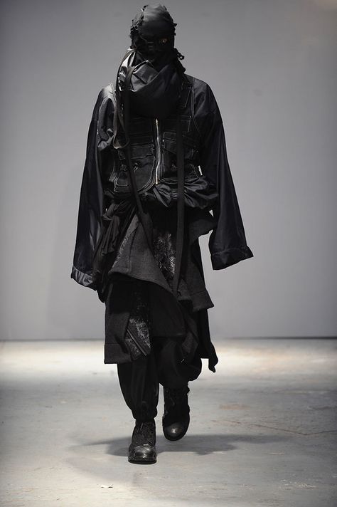 Sam-thompson-and-george-oxby-lcf.-2 Sam Thompson, Men Fashion Black, Future Wear, Industrial Fashion, Apocalyptic Fashion, Anti Fashion, London College, London College Of Fashion, Archive Fashion