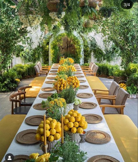 Lemon Tablescape, Lemon Themed Wedding, Spring Dinners, Italian Bridal Showers, Italian Themed Parties, Italian Dinner Party, Italian Party, Italian Theme, Decoration Birthday Party