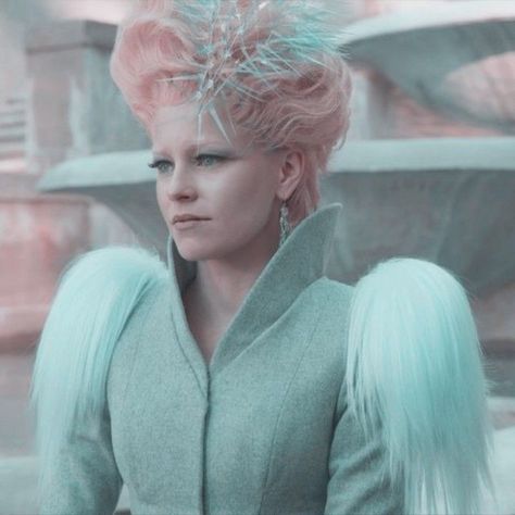 Hunger Games Effie, Hunger Games Capitol, Hunger Games Aesthetic, Hunger Games Tributes, Hunger Games Fashion, Effie Trinket, Games Aesthetic, Mockingjay Part 2, Elizabeth Banks