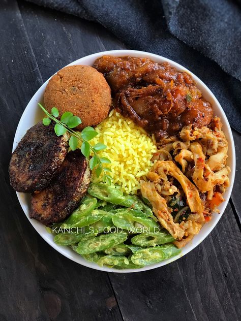 Rice And Curry Sri Lanka, Rice Menu, Rice And Curry, Sri Lanka Food, Sri Lankan Food, Sri Lankan Recipes, Food Snap, Yellow Rice, Food World