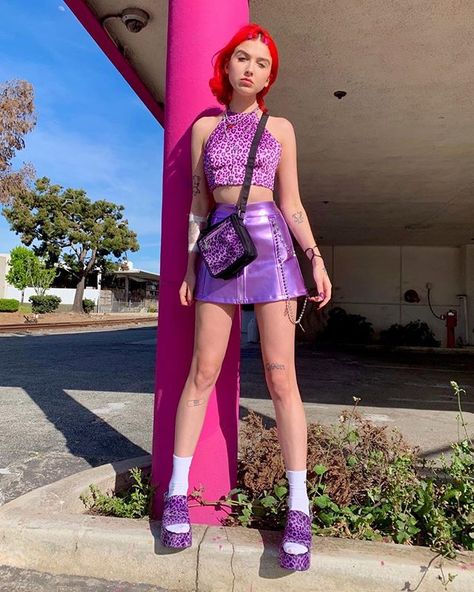 Guys I’m shooting two Trashion episodes this week Vaporwave Aesthetic Outfits, Vaporwave Outfit, Vaporwave Fashion, 80s Grunge, 80s Clothes, Mode Purple, Woman Pictures, Trashy Outfits, Hot Skirts