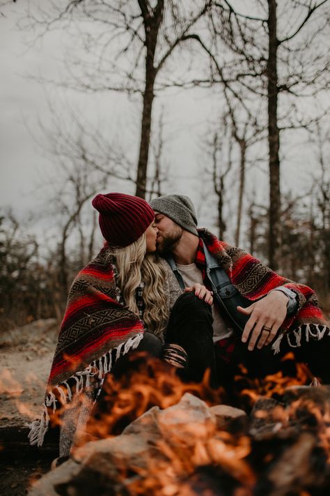 Campfires Photography, Camping Engagement Photos, Camping Photoshoot, Romantic Poses, Poses For Couples, Camping Photography, Wedding Pic, Winter Photoshoot, Winter Photos