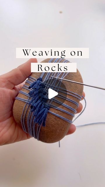 Rock Weaving, Rock Weaving Tutorial, Rock Weaving Diy, Weaving Studio, Wrapped Rocks Tutorial, Wrapped Rocks, How To Wrap Rocks, Rock Wrapping, Crochet Around Rocks