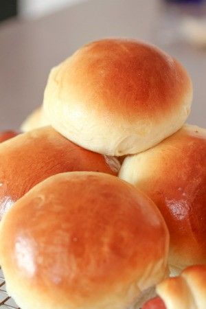 Overnight Bread Recipe, Bun Recipes, Sticky Buns Recipes, Overnight Recipes, Hot Cross Buns Recipe, Homemade Buns, Tailgate Food, Bread Bun, Hot Cross Buns