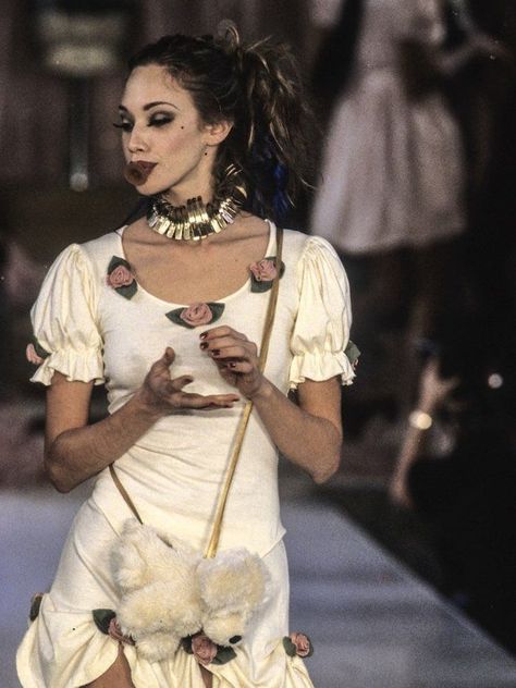 Betsey Johnson Runway, 90s Runway Fashion, Runway Fashion Couture, Runway Outfits, Claudia Schiffer, Betsey Johnson Dresses, Naomi Campbell, Betsy Johnson, John Galliano