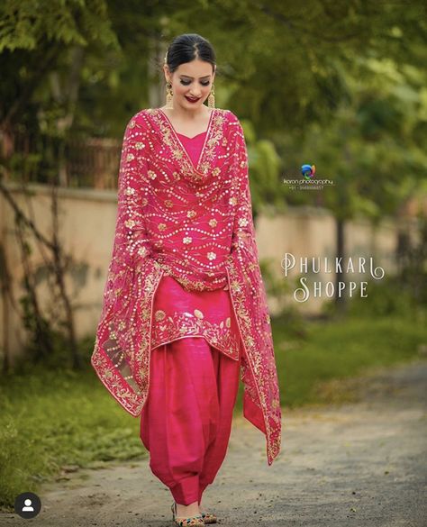 Pink salwar suit # pink heavy dupatta # Fulkari suit Pink Salwar Suit, Pink Suits Women, Patiyala Suits, Indian Gown, Aloe Vera For Face, Patiyala Dress, Lehenga Dress, Western Glam, Suits Outfits