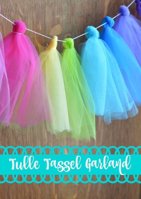 Tulle Garland, Tulle Decorations, Tulle Crafts, Tulle Headband, Diy Tassel Garland, Diy Tulle, Tulle Poms, Garland Diy, Ribbon Garland