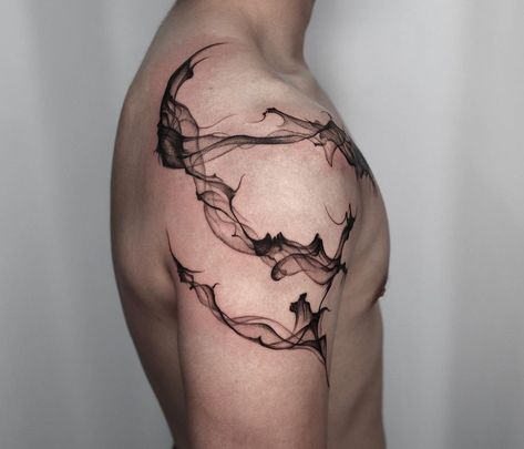 Kk Tattoo, Smokey Tattoo, Fluid Tattoo, Tattoo Chest And Shoulder, Tattoo Shadow, Abdomen Tattoo, Abstract Tattoo Ideas, Feminine Skull Tattoos, Wrap Around Tattoo