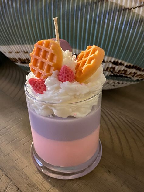 Lovely blend of cake, pink sugar frosted, strawberries & sweetness scents. Topped with wafers, berries & macarroons Food Scented Candles, Frosted Strawberries, Cute Candle Ideas, Candle Frosting, Sweet Scented Candles, Melt Candle, Fun Candles, Lilin Aroma, Candy Candle