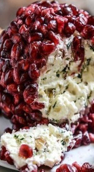 Fall Appetizers, Cheese Ball Recipes, Thanksgiving Appetizers, Think Food, Buffalo Wings, White Cheddar, Snacks Für Party, Holiday Appetizers, Cranberry Sauce