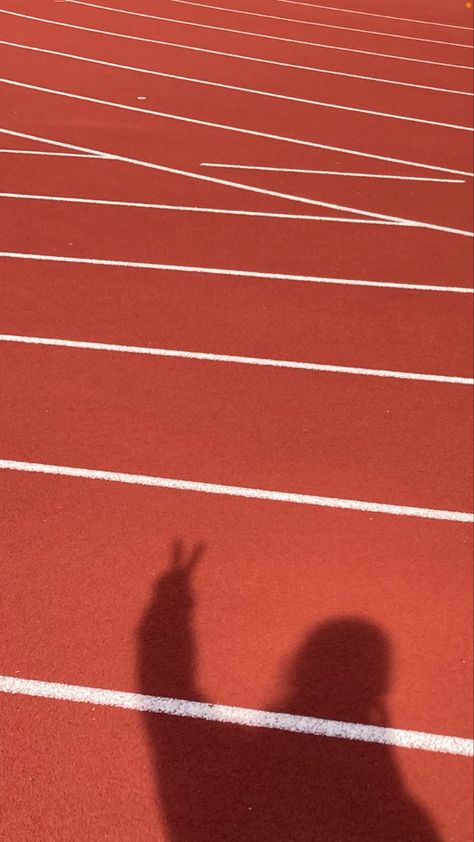 Running Track Aesthetic, Track Aesthetic, Athletics Training, Track And Field Sports, Sports Inspiration, 2024 Moodboard, Summer Running, Sport Clothes, Running Track