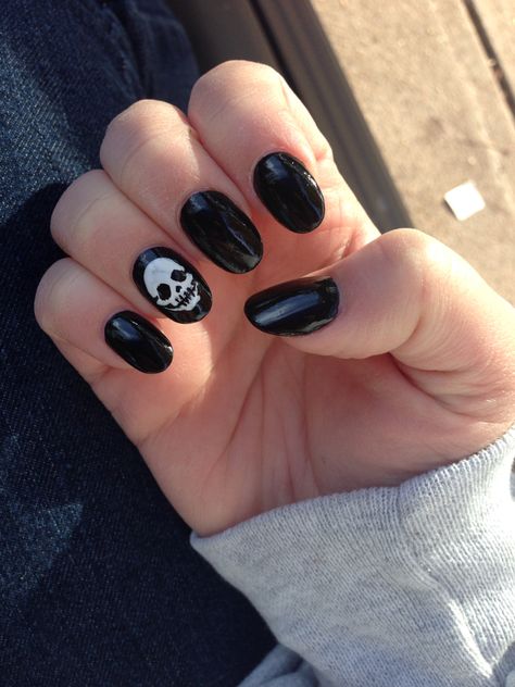 Oval black acrylic nails, skull design for Halloween! Black Nails With Skulls Art Designs, Nail Skull Designs, Nails With Skulls Design, Simple Skull Nails, Skull Nail Art Designs, Nail Art Skull, Skull On Nails, Skull Nails Design, Skull Nails Acrylic