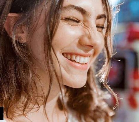 4,621 Likes, 28 Comments - Amelia Zadro (@ameliazadro) on Instagram: “Lovely story on @intothegloss playing with @tomtakesphotoss in New York 🌞🏙✨” Amelia Zadro, Woman Smiling, Smile Girl, Summer Photos, Portrait Inspiration, Happy People, Smile Face, Beautiful Smile, Beautiful People