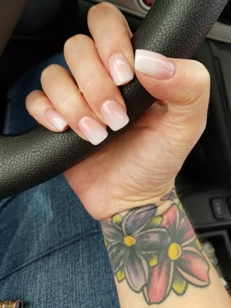 French Ombre Nails French Dip Ombre Nails Short, French Umbra Nails, Gel Nails Ombre French, Ombré Sns Nails, Ombré Short Nails, Natural Ombre Nails, Ombre Dip Powder Nails, Ombré French Nails, Ombre French Manicure