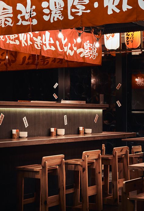 Ramen Bar Design, Ramen Shop Interior, Sushi Bar Design, Japan Street Food, Japanese Restaurant Interior, Japanese Restaurant Design, Japanese Bar, Tea Restaurant, Ramen Bar