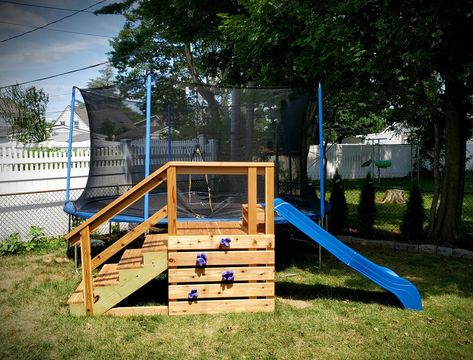 Trampoline Set Up Ideas, Trampoline Steps Diy, Diy Trampoline Ladder, Backyard Playground With Trampoline, Trampoline Landscape Ideas, Backyard Kids Play Area Trampoline, Trampoline Steps, Diy Climbing Frame With Slide, Tree Platform For Zipline