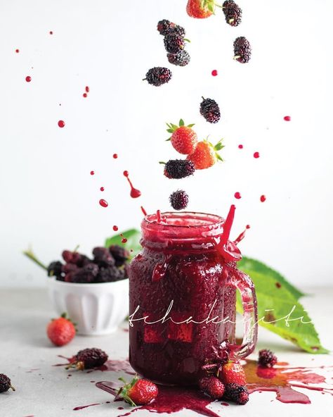 Bonjour! Happy Saturday, y'all!  Have you had your daily dose of vitamin C yet today? Getting mine with this freshly blended strawberry+mulberry juice, which features the fruits of our orchard, of course.  Some people, like my dad, swear that berry juice is better with milk. I'm not a fan. If I were making a smoothie, then maybe I'd go that route. But I like my juice to be just that, juice.  I like to keep things simple: just the strained fruit juice with some lime to brighten it up, and of cour Making A Smoothie, Mulberry Jam, Mulberry Recipes, Mulberry Fruit, Berry Picking, Yogurt And Granola, Berry Juice, White Rum, Make Ice Cream