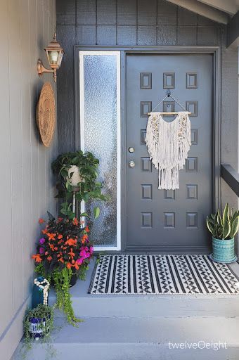 Boho Front Porch, Porch Vibes, Living Boho, Front Porch Plants, Front Yard Decor, Summer Porch Decor, Porch Plants, Front Yard Design, Summer Porch