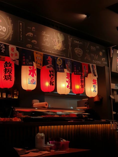 Dumpling Restaurant Interior, Japanese Bbq Restaurant Design, Ramen Night Aesthetic, Hibachi Restaurant Aesthetic, Japanese Izakaya Interior, Sushi Aesthetic Restaurant, Japan Sushi Restaurant, Japan Restaurant Design, Asian Restaurant Aesthetic