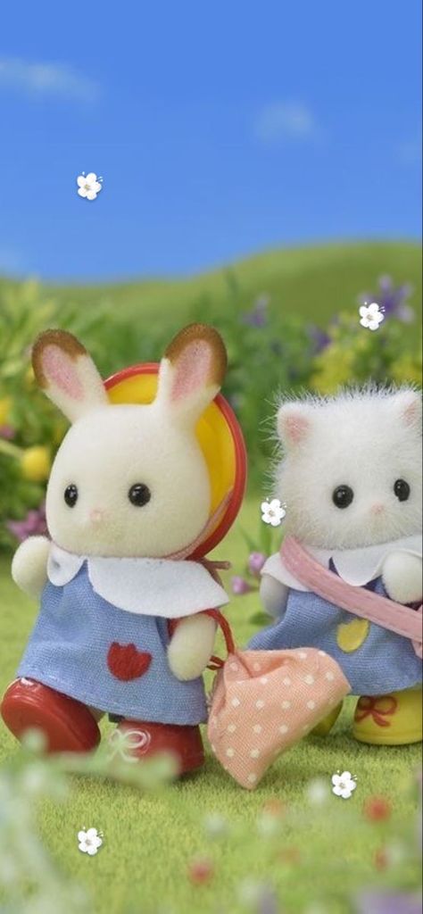 Cute Wallpaper Animals, The Sylvanian Family, Cute Sylvanian Families, Calico Critters Aesthetic Wallpaper, Sylvanian Families Wallpaper Iphone, Calico Critters Poster, Aesthetic Calico Critters, Sylvanian Family Wallpaper, Calico Critters Wallpaper Iphone