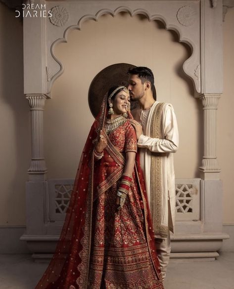 Groom Bride Poses Indian, Wedding Picture Poses Indian, Indian Wedding Photo Inspiration, Indian Bride And Groom Pictures, Royal Photoshoot Ideas Indian, Hindu Wedding Photography India, Indian Wedding Shoot Poses, Muslim Wedding Couple Poses, Indian Couple Wedding Poses