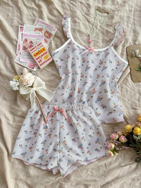 Ensemble de pyjama femme composé d'un débardeur à col rond avec volants à fleurs et nœud papillon, et d'un short décontracté et mode Lilas Romantique    Plantes,Tout Imprimé Ensembles avec short Pas de l'extensibilité Tout Women Sleep & Lounge, size features are:Bust: ,Length: ,Sleeve Length: Sleep Set Aesthetic, Cute Pj Outfits, Cute Pj Sets, Girls Pjs, Shorts Pajama Set, Sleep Clothes, Cute Pjs, Cute Sleepwear, Cute Pajama Sets