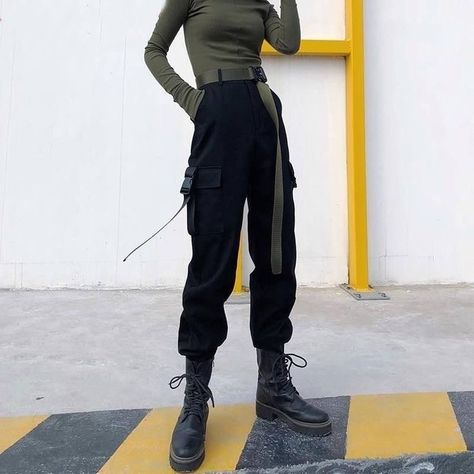 Cargo Pants Outfit, Black Cargo Pants, Black Cargo, Art Poses, Cargo Pants Women, Women Pants Casual, Edgy Outfits, Character Outfits, Grunge Outfits