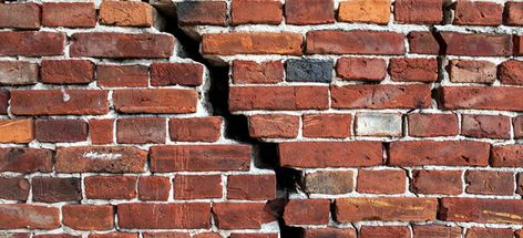 How to deal, recognise and understand brick wall cracks. Brick Wall Ideas, Brick Fireplace Wall, Brick Repair, Brick Wall Wallpaper, Brick Face, Painted Brick Walls, Types Of Bricks, Cracked Wall, Brick Veneer