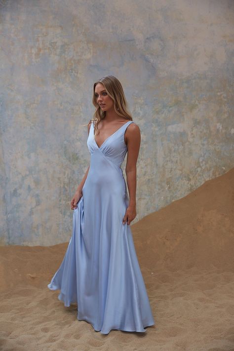 Dress Code Wedding, Prom Dress Inspiration, Blue Bridesmaid Dresses, Grad Dresses, Blue Bridesmaids, Glam Dresses, Style And Grace, Stretch Satin, Wedding Attire