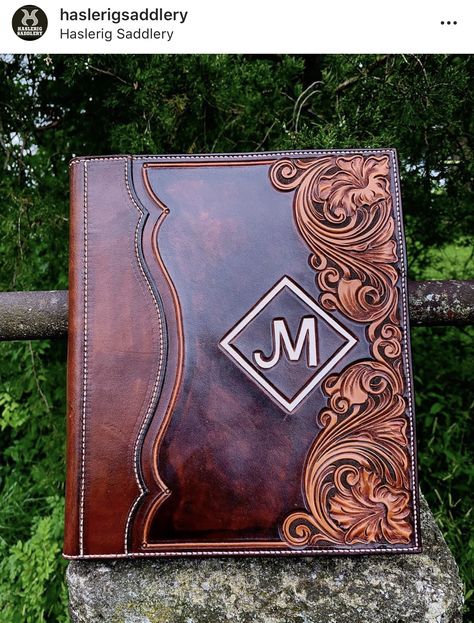 Hand Tooled Leather Portfolio, Hand Tooled Leather Bible Covers, Tooled Bible Cover, Leather Bible Cover Patterns, Tooled Leather Bible Cover, Diy Leather Goods, Handmade Leather Work, Custom Leather Work, Leather Bible Cover