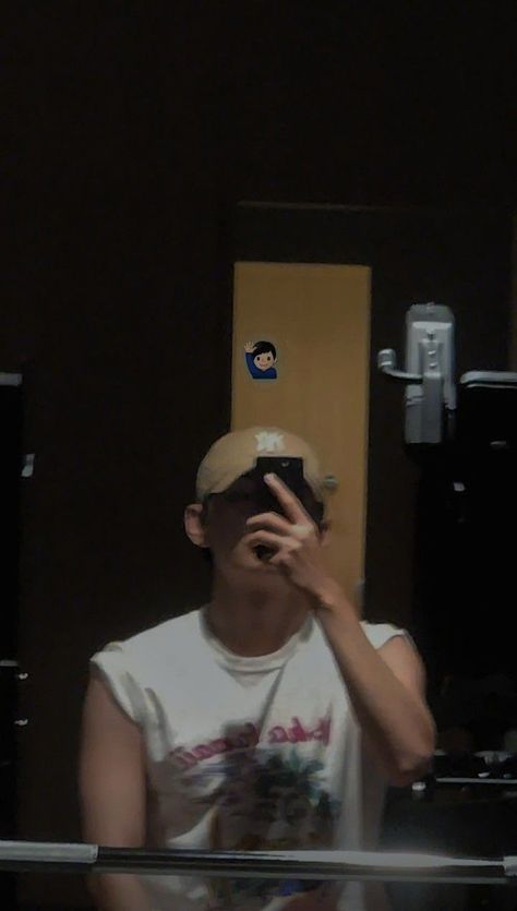 Mirror selfie 🤳 Taehyung Hide Face Pics, Taehyung Lowkey Boyfriend Pics, Taehyung Hidden Wallpaper, Tae Hyung Boyfriend Material, Taehyung Boyfriend Material Aesthetic, Taehyung Hidden Face, Taehyung Bf Material, Boyfriend Taehyung, Bts Boyfriend Material