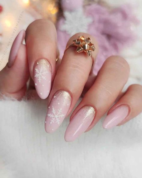 41+ Pink Christmas Nails for a delightful Holiday Mani - The Mood Guide Winter Nails Cute, Winter Nails Inspiration, Dusty Pink Nails, Nail Art Blanc, Cute Winter Nails, Pink Christmas Nails, Purple And Silver Nails, Christmas Nail Art Ideas, Inspiration Nails