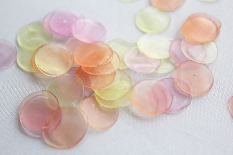 Soap Confetti, Soap Petals, Paper Soap, Easy Soap Recipes, Diy Soap Recipe, Handmade Soap Recipes, Paper Punches, Easy Diy Christmas Gifts, Homemade Soap Recipes