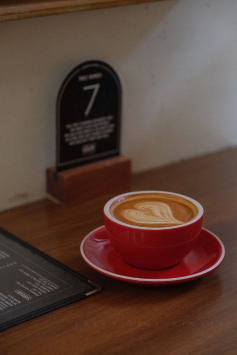 Coffee in red cup Red Coffee Cup Aesthetic, Red Coffee Aesthetic, Red Coffee Cup, Coffee House Cafe, American Holidays, Red Cup, Drink Photography, Coffee Shop Aesthetic, Red Coffee