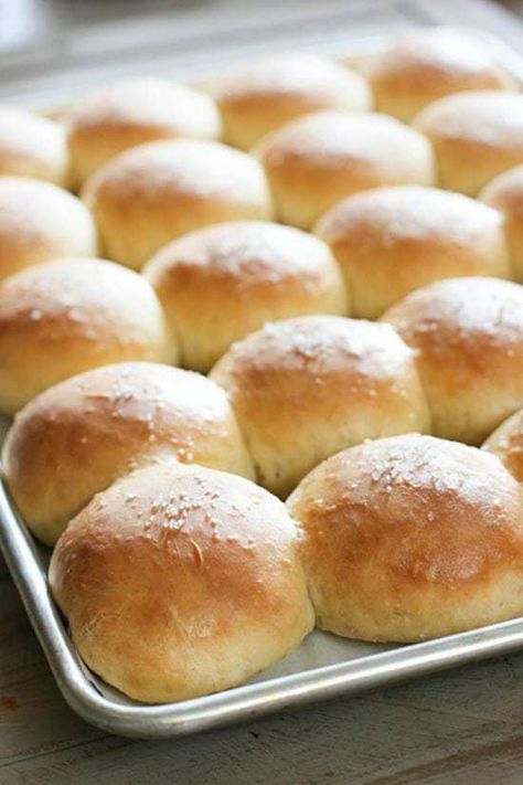 Rolls For A Crowd, Easy Homemade Rolls, Rolls Dinner, Homemade Yeast, Yeast Rolls Recipe, Sicilian Food, Homemade Breads, Homemade Rolls, Easy Rolls