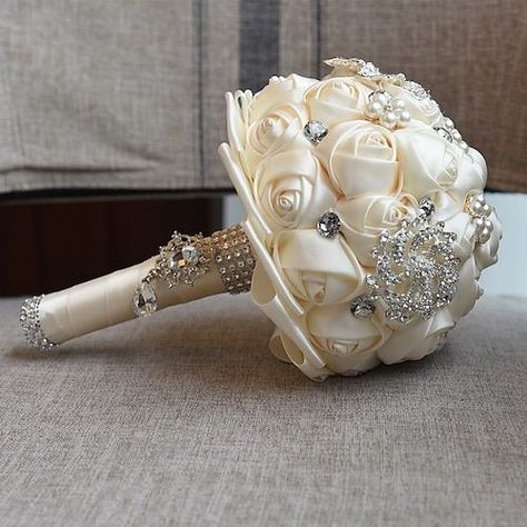 Cheap Wedding Bouquets, Bead Lace, Cheap Wedding Flowers, Bouquets Wedding, Ivory Roses, White Wedding Bouquets, Wedding Flower Decorations, Corsage Wedding, Boutonniere Wedding